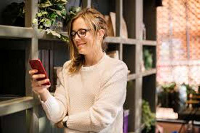 Come Conquistare una Ragazza su Whatsapp: in chat, fidanzata