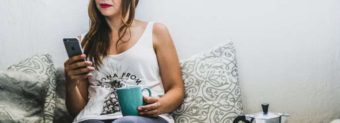 Come conquistare una ragazza che non conosci, fidanzata, a scuola