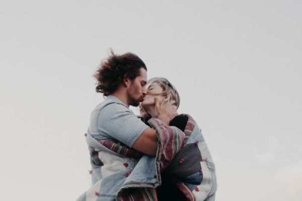 Come Capire Se Un Uomo Si Sta Innamorando Di Te