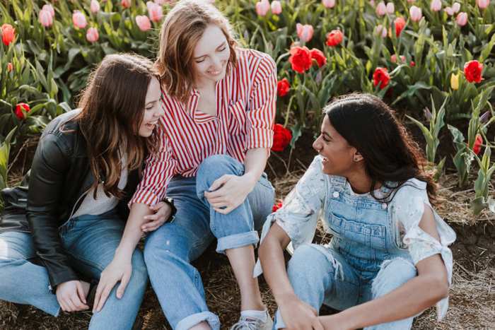 Come fare amicizia con un ragazzo, una ragazza, a scuola e al mare