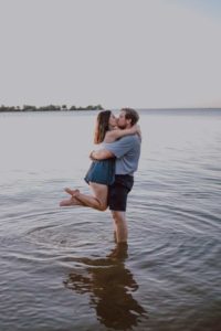 cosa guardano le donne in un uomo per strada, in spiaggia, nei locali e in palestra