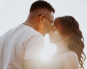 Come conquistare e sedurre una donna o ragazza Cancro e farla innamorare di te